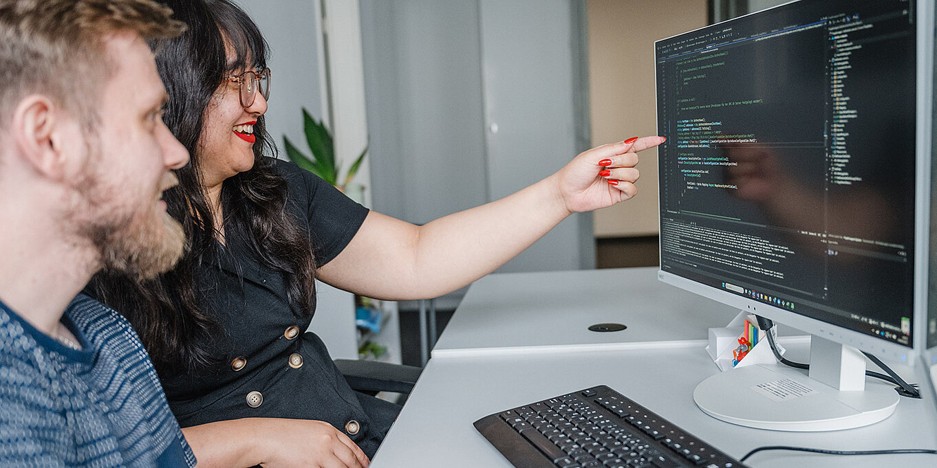 Software - Unsere Experten für Softwareentwicklung in Berlin entwickeln maßgeschneiderte Anwendungen für Industrie und Verwaltung, die Prozesse digitalisieren und optimieren.